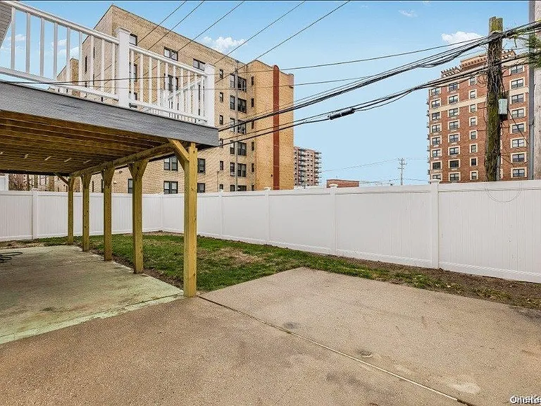 44 W Penn St — Photo 37