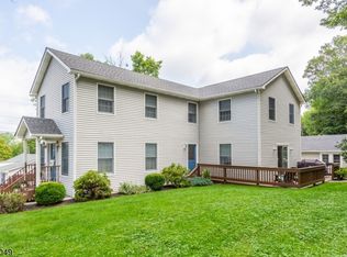 33 Woodsedge Ave, Budd Lake, NJ 07828