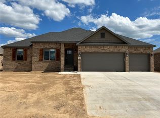 2016 Dobbs St, Pea Ridge, AR 72751