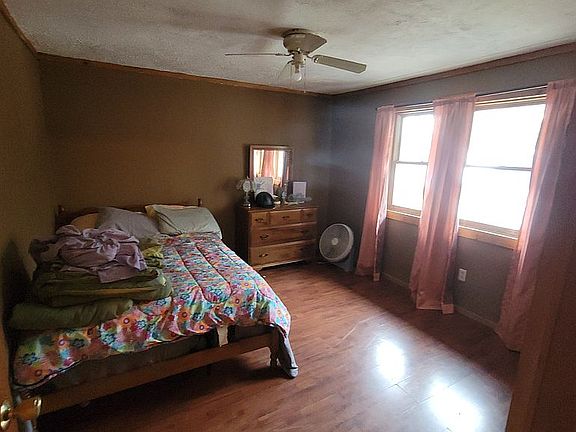 2nd image of 21 Peeks Hill Rd