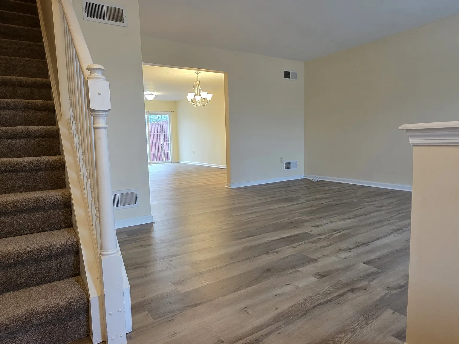 3 bed, 1600 sqft, $1,945 — Photo 4