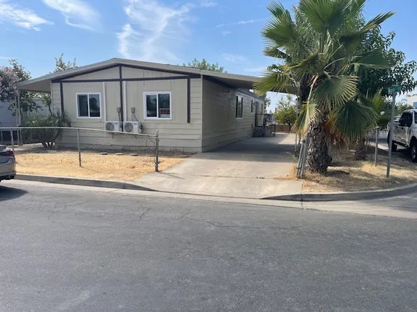 158 W 11th Pl, Delano, CA 93215
