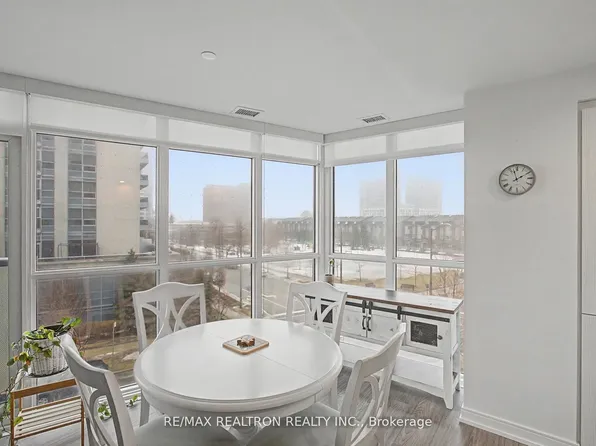 225 Village Green Sq #308, Toronto, ON M1S 0N4