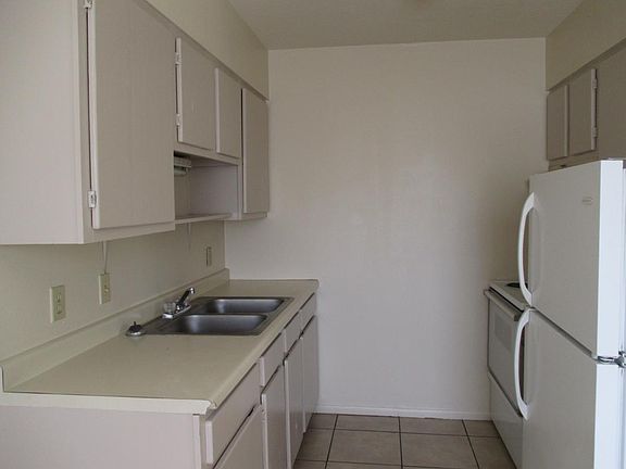 4th image of 3420 Wellesley Dr NE APT 3