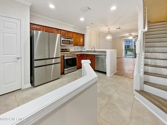 2nd image of 6812 ARCHING BRANCH Circle