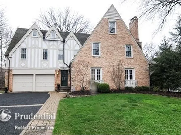 1351 Edgewood Ln, Winnetka, IL 60093