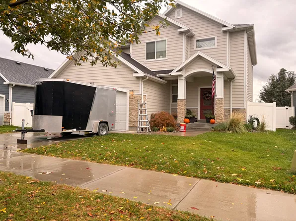 815 W Star Spangled Dr, Riverton, UT 84065