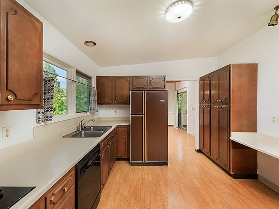 5th image of 2222 Fairview Pl