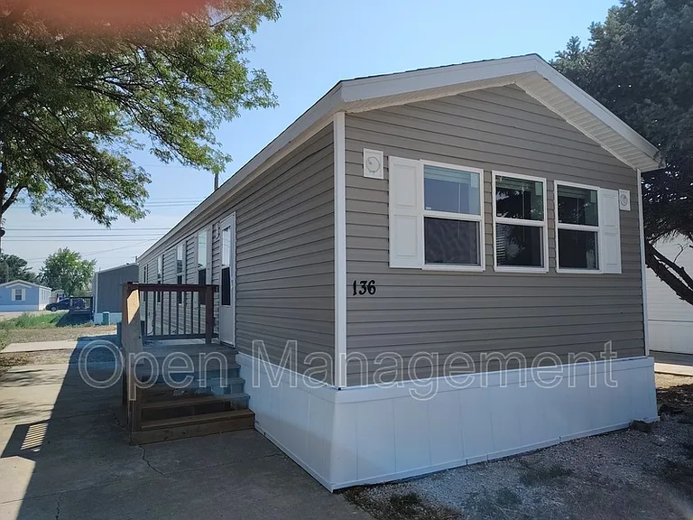 136 Erin Ln — Photo 2