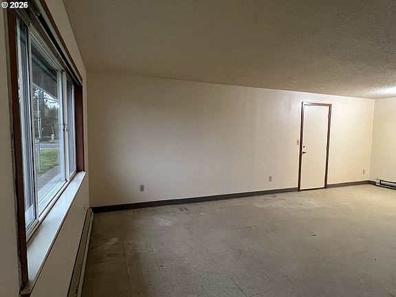 2nd image of 9818 SE Clackamas Rd