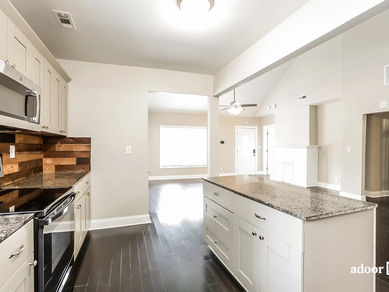 3 bed, 2.0 bath, 1726 sqft, $2,245 — Photo 3