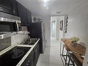 3rd image of 18071 Biscayne Blvd APT 1402