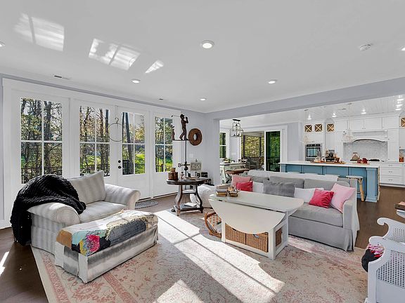 5th image of 233 Grandmont Ct