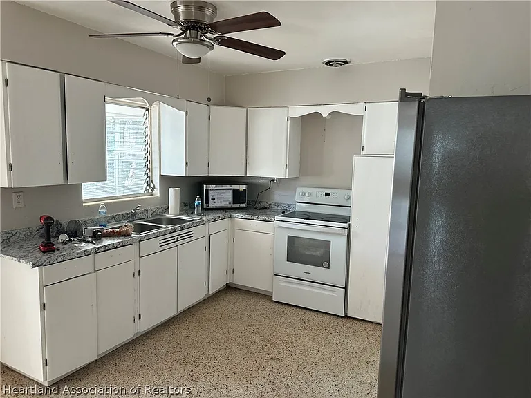 1327 Hotiyee Ave — Photo 10