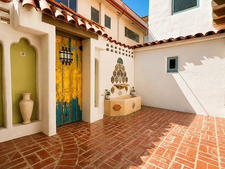8225 Fountain Ave (Patio Del Moro) — Photo 16