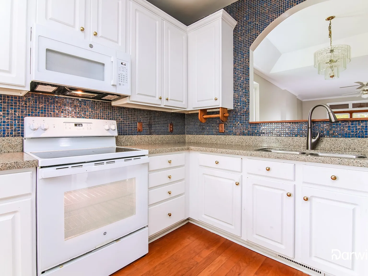3 bed, 2.0 bath, 1833 sqft, $1,925 — Photo 3