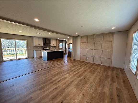 5th image of 380 Valley Ridge Dr