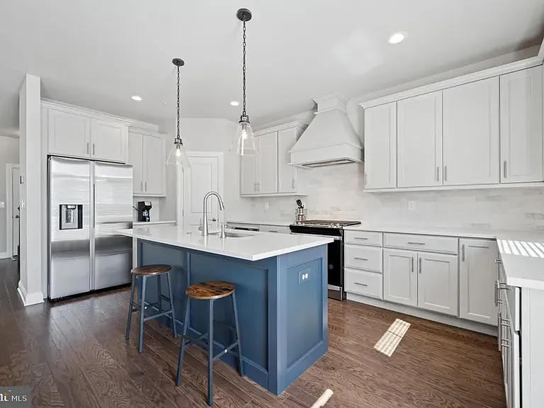 212 Foxhedge Rd — Photo 4