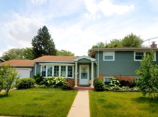 47 Lancaster Ln, Des Plaines, IL 60018