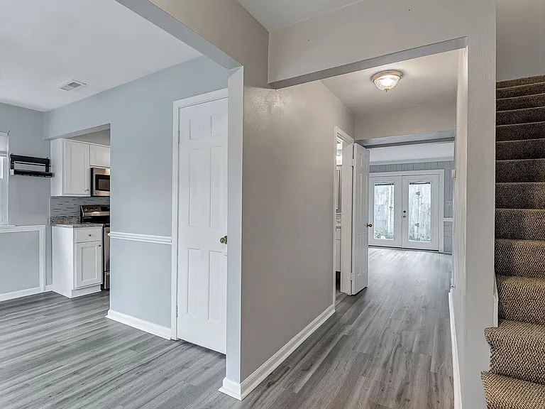 945 Indian Cir — Photo 4