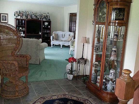 Entry to livingroom