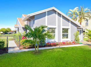 5717 Northpointe Ln, Boynton Beach, FL 33437