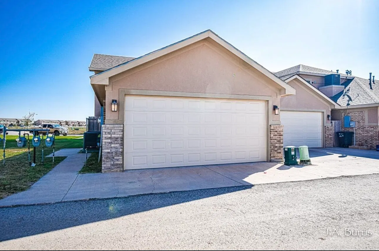 3 bed, 2.5 bath, 1731 sqft, $2,475 — Photo 4