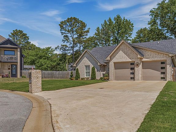 3rd image of 4004 Sandra Ln