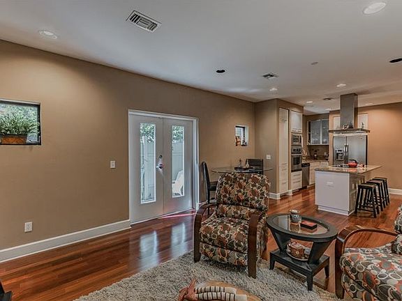 5th image of 213 Moody Ave #1