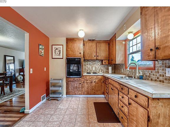 5th image of 6105 NE 13th Ave