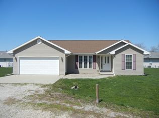 6 Victory Ct, Sullivan, IL 61951