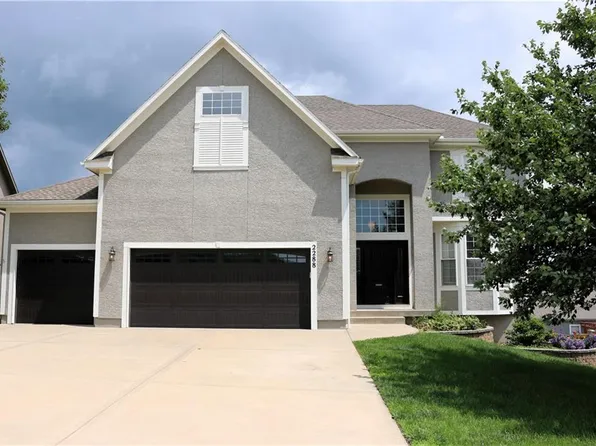 2288 W 131st St, Olathe, KS 66061