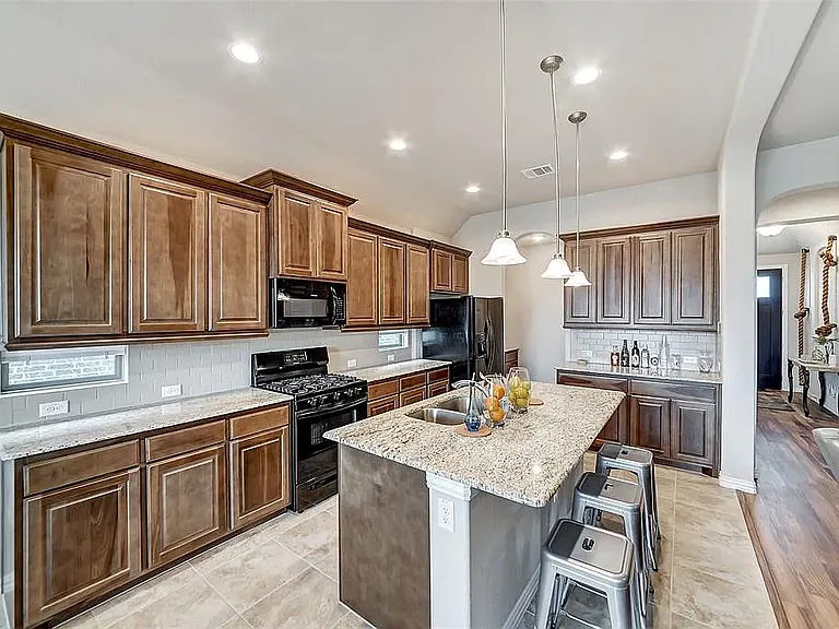 209 Douglas St — Photo 12
