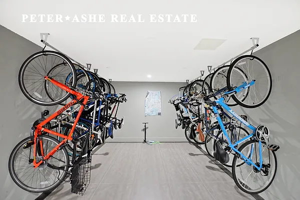 Rented by Peter Ashe | media 10