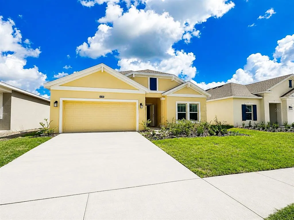 4 bed, 2.0 bath, 1843 sqft, $2,299 — Photo 2