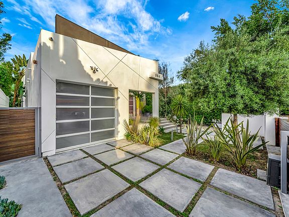 4th image of 354 N San Vicente Blvd