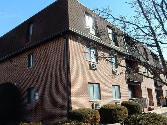 3rd image of 760 Mill St Unit C6