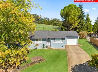 405 Corona Loop Rd, Roseburg, OR 97471