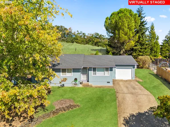 405 Corona Loop Rd, Roseburg, OR 97471