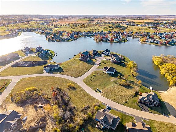 3rd image of 4010 Lakeshore Dr