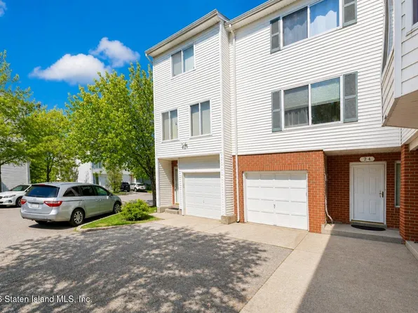 24 Bianca Ct, Staten Island, NY 10312