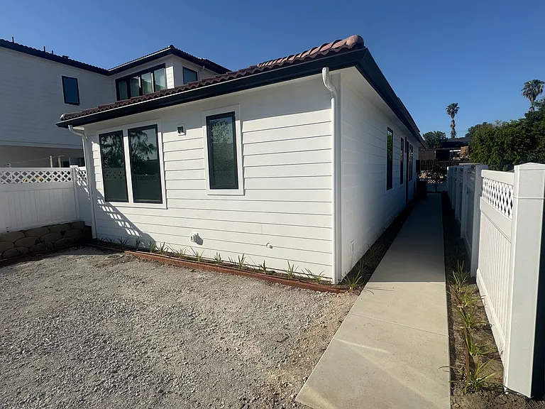 4670 Lakeview Ave — Photo 18