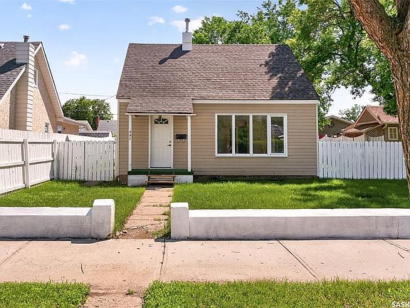 3rd image of 805 Athabasca STREET E