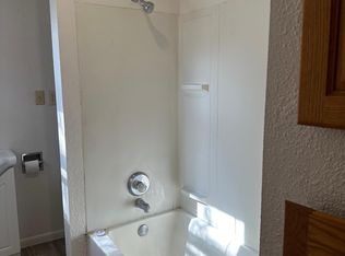 212 E 14th St APT 1, Concordia, KS 66901