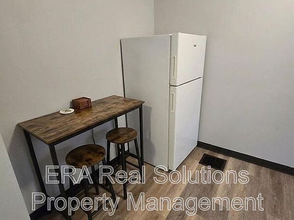 4th image of 81 N Hampton Rd APT A