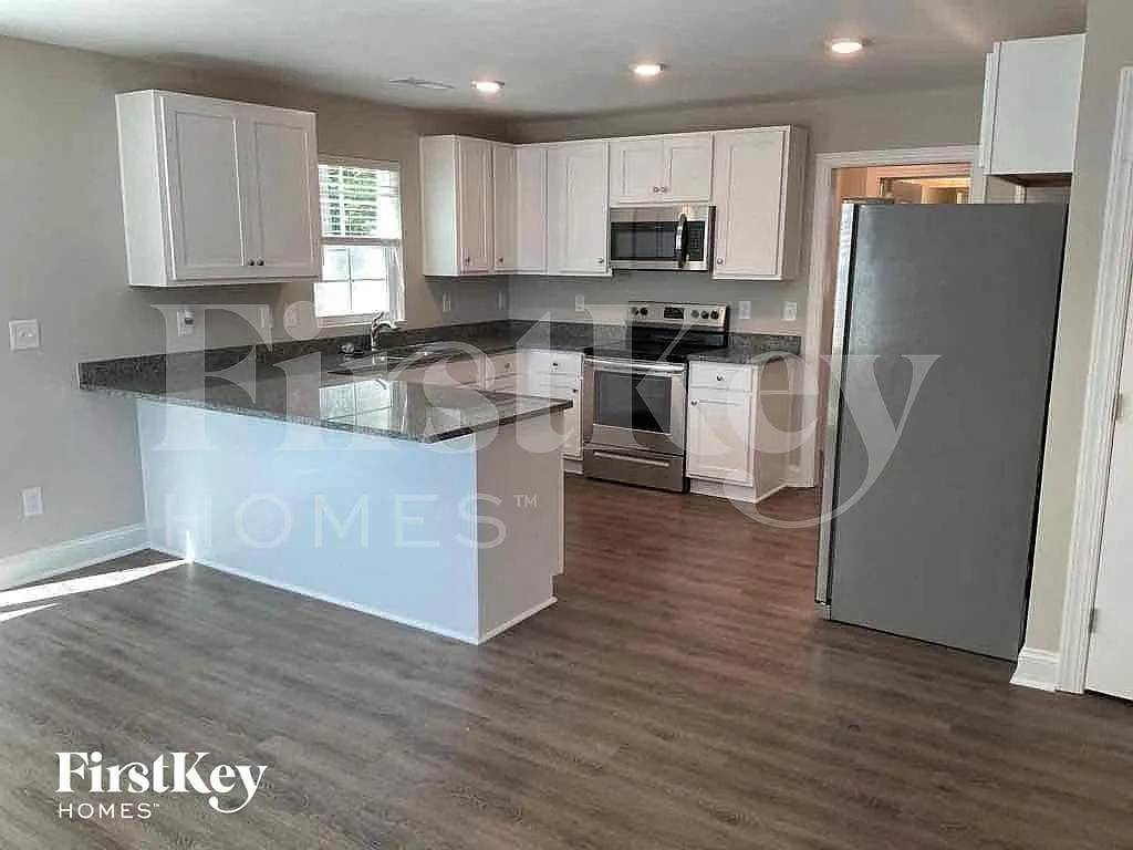 3 bed, 2.0 bath, 1553 sqft, $2,315 — Photo 4