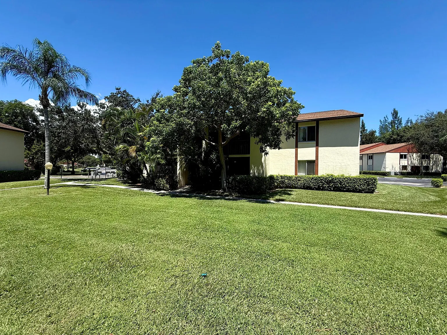 2 bed, 1.0 bath, 991 sqft, $1,895 — Photo 1