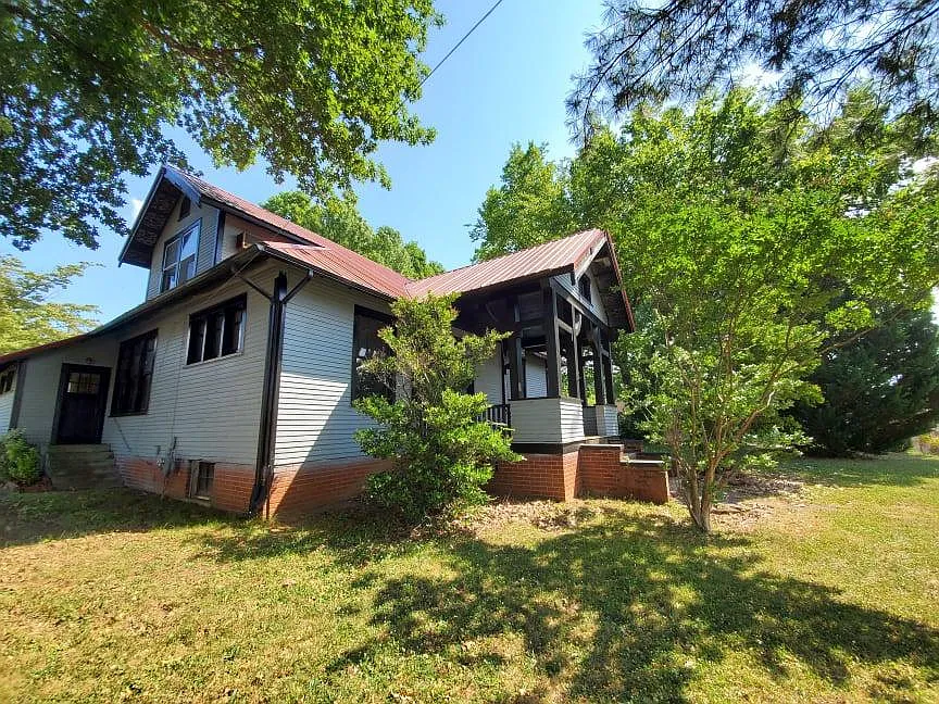 4 bed, 3120 sqft, $1,100 — Photo 2