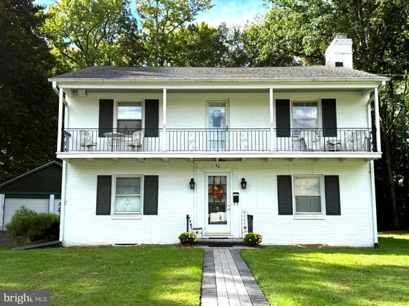 42 Devon Rd, Mount Holly, NJ 08060