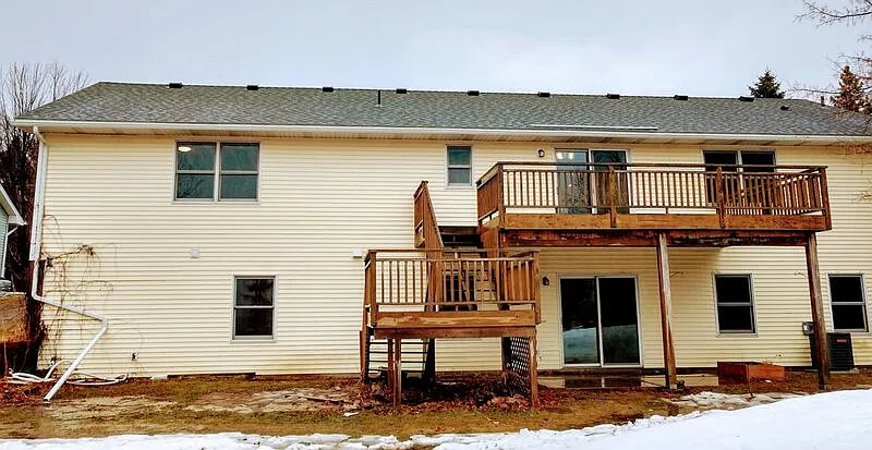 5 bed, 2.0 bath, 2450 sqft, $2,400 — Photo 4
